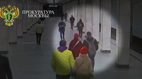 На "Войковской" мужчине отказали в совместном фото, и он схватился за нож