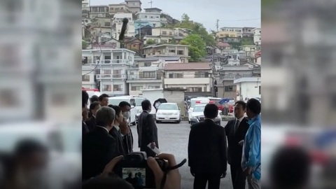Момент нападения на японского премьера попал на видео