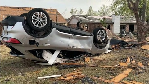 Суперъячейки несут смерчи, торнадо и град