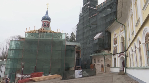 В Псково-Печерском монастыре идет реставрация