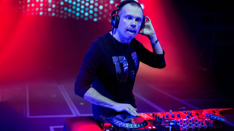 DJ Грув поделился подробностями смерти отца, болевшего раком