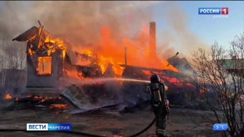 В Заозерье семья осталась без крова в результате серьезного пожара