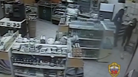 Дерзкий грабитель наведался на АЗС в Москве