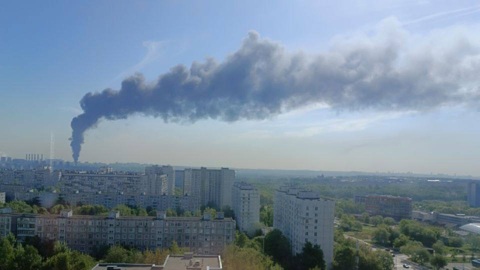Пожар на складе с покрышками в Дзержинском сняли на видео