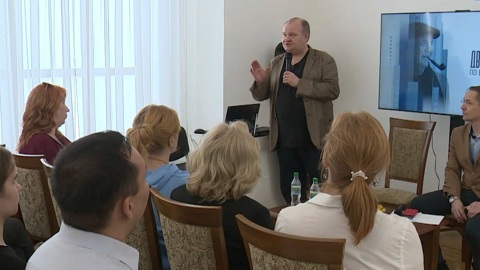 На открытие фестиваля кино «Движение по вертикали» в Йошкар-Олу приехал актёр Борис Каморзин