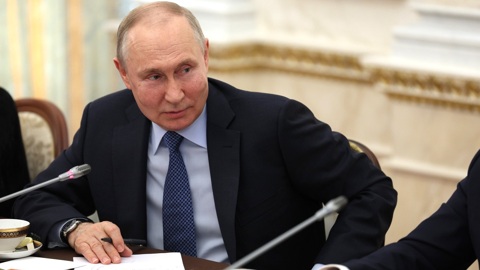 Знает, что происходит в окопах. Военкоров поразила осведомленность Путина