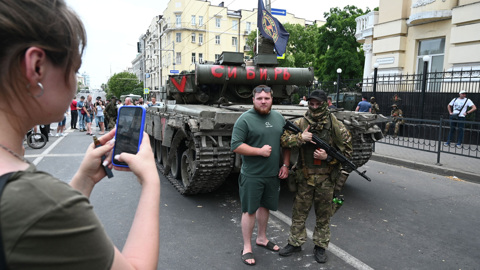 Реакция на фронте и в обществе