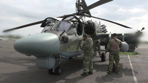 Вертолеты Ка-52 точными ударами уничтожают военную технику ВСУ