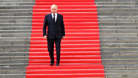 Путин поблагодарил всех, кто "встал на пути у смуты"