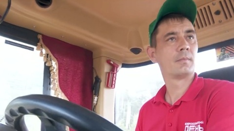 Саратовский механизатор Сергей Сергейчев стал лучшим трактористом России
