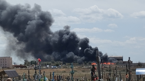 Очевидцы сняли кадры крупного пожара на свалке под Астраханью