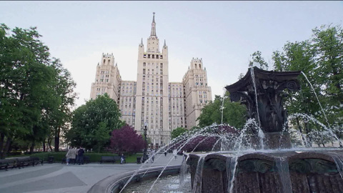 Жители высотки на Кудринской площади борются с подпольными экскурсиями