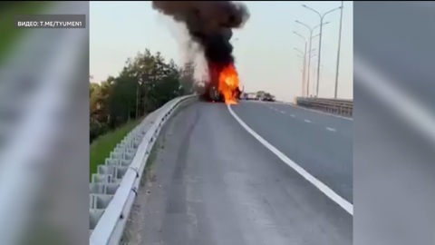 Грузовой автомобиль взорвался на тюменской Объездной дороге
