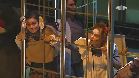 Выпускники ArtMasters представили спектакль "Дневник писателя"