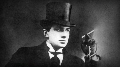 Поэт, гражданин и памятник: история бунтаря с Триумфальной