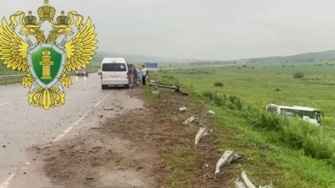 Автобус с туристами попал в ДТП на приморской трассе