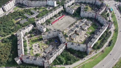 Самый длинный дом в России расписали мастера граффити