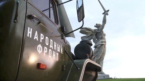 Помощь "на колесах": в Волгограде бойцам СВО передали грузовые машины