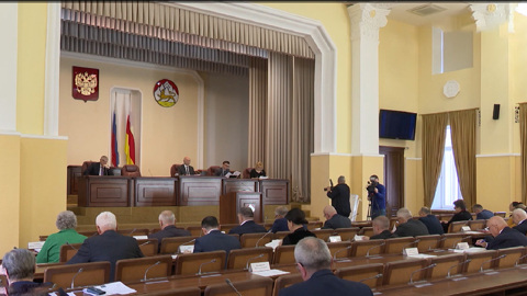 Совет парламента рассмотрел ряд вопросов в сферах ЖКХ, трудовых отношений, туризма
