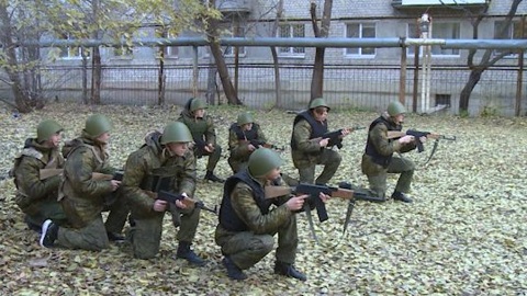 Проходят сборы по изучению практических навыков и умений по начальной военной подготовке