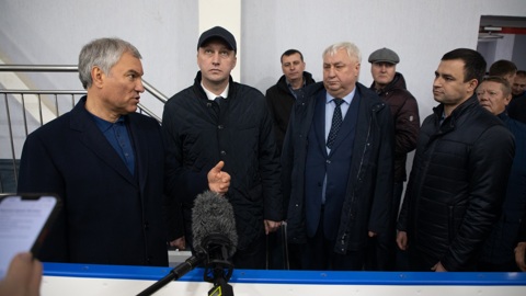 Вячеслав Володин в ходе рабочей поездки посетил Энгельс, где завершено строительство ледового дворца