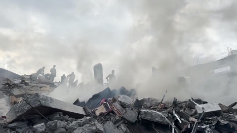 Разбор завалов в Газе не прекращается ни днем, ни ночью