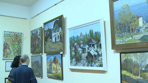 Выставка картин к 440-летию Козьмодемьянска проходит в Музее сатиры и юмора имени Остапа Бендера
