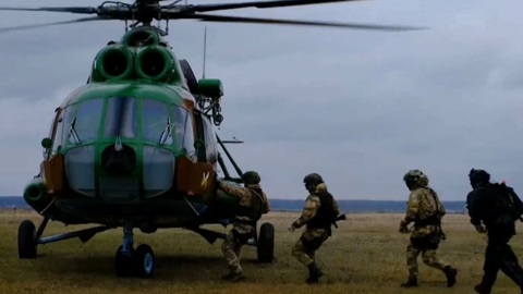 В Марий Эл спецназ Росгвардии десантировался из вертолета Ми-8 в полном обмундировании