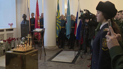 Память об Александре Суворове почтили молебном в Александро-Невской лавре