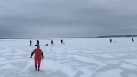 Два рыбака провалились под лёд неподалёку от села Владимирского в Марий Эл
