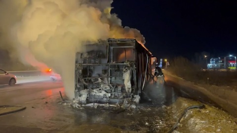Автобус сгорел на Объездной дороге в Тюмени
