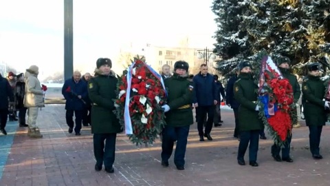Накануне Дня Героев Отечества в Йошкар-Оле возложили цветы к Вечному огню