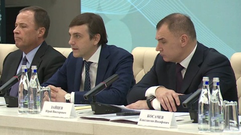 Большое окружное совещание с министром просвещения РФ Сергеем Кравцовым проходит в Йошкар-Оле