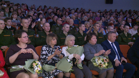 На концерте ко Дню Героев Отечества  почтили подвиги погибших волгоградцев