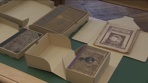 Раритетные книги переданы в фонды Российской национальной библиотеки