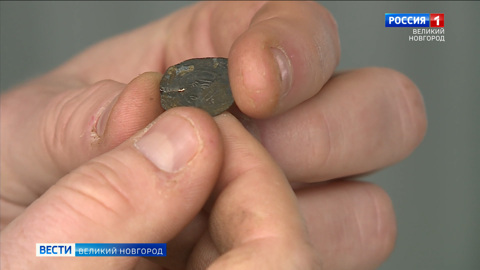 Археологи Великого Новгорода ведут исторические раскопки даже зимой
