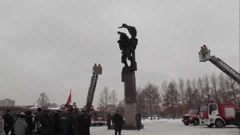 Глава МЧС открыл памятник пожарным в Петербурге