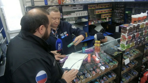 Столичные продавцы выдавали табачные изделия за кондитерские