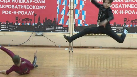 Битву технологий в танце изобразили на соревнованиях по акробатическому рок-н-роллу в Йошкар-Оле