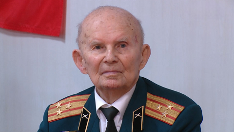 Ветеран Александр Колотушкин празднует 97-летие в Волгограде