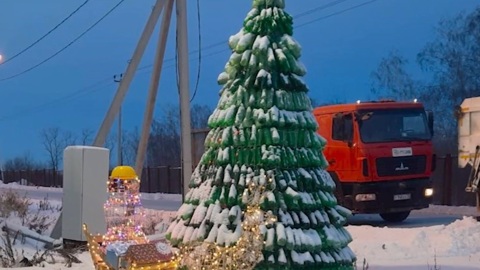 Экоелки из ПЭТ-бутылок установили на мусоросортировочных предприятиях Тюменской области
