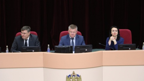 Депутаты рассмотрели поправки в областной бюджет текущего и 2024-го годов