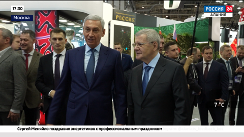 Борис Джанаев представил полпреду Юрию Чайке стенд Северной Осетии на выставке-форуме «Россия»
