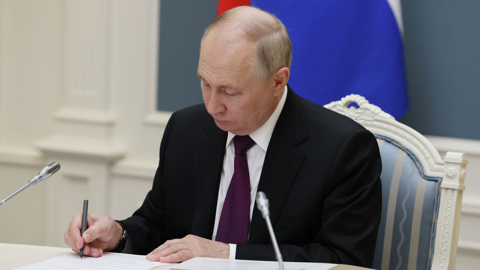 В Калининграде медики детской поликлиники пожаловались Путину на низкие зарплаты