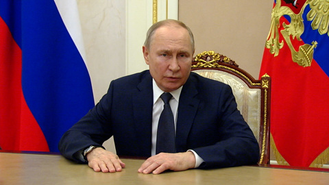 Владимир Путин: российские спасатели делом подтверждают авторитет МЧС