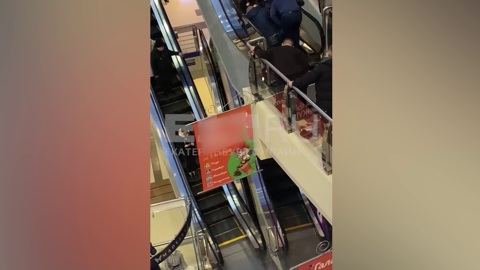 Пятилетнему мальчику зажало ногу в эскалаторе в одном из торговых центров Екатеринбурга