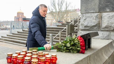 Память жертв терактов 2013 года почтил губернатор Волгоградской области