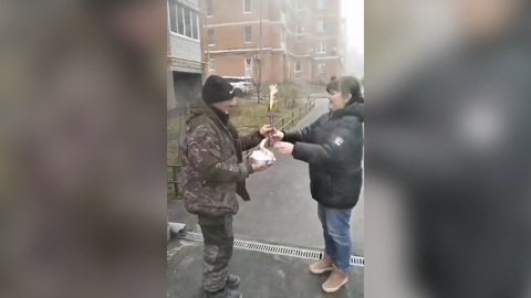 "На нем держатся два дома": волгоградцы поблагодарили своего дворника и поздравили с праздниками