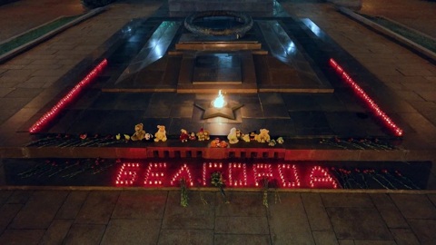 Андрей Бочаров зажег мемориальные свечи в память о погибших при обстреле Белгорода