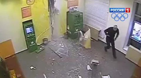 С топором на банкомат
